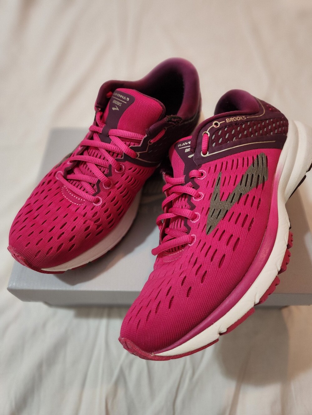 Brooks Women's Ravenna 9 Running Shoes.